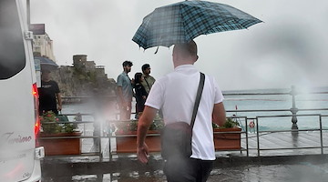 Torna la pioggia in Costiera Amalfitana: allerta meteo gialla dalle 14 di oggi per temporali improvvisi e intensi