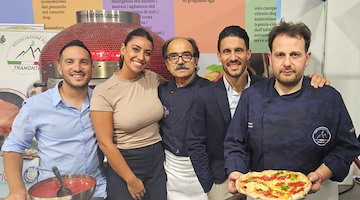 È "Tramonti show" al Salone del Gusto 2024 di Torino: i prodotti genuini e i maestri dell’Associazione Pizza fanno breccia nel cuore del pubblico 