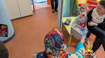 Un Sorriso per l'Epifania: la Befana dei Vigili del Fuoco porta gioia al Reparto Oncologico Pediatrico di Nocera Inferiore