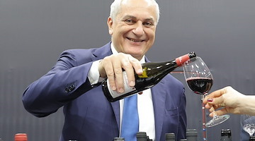 WINE PARIS 2025, Assessore Caputo: «Campania del vino a Parigi per promuovere la nostra biodiversità»