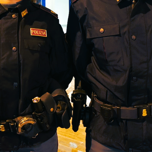 Detenevano illecitamente armi e uniformi di Forze di Polizia, denunciati padre e figlio a Poggiomarino<br />&copy; Polizia di Stato