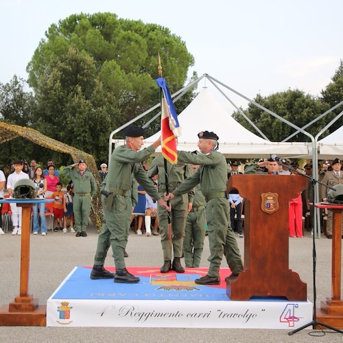 passaggio di consegna della bandiera di guerra del 4° Rgt carri<br />&copy; Brigata Bersaglieri “Garibaldi”