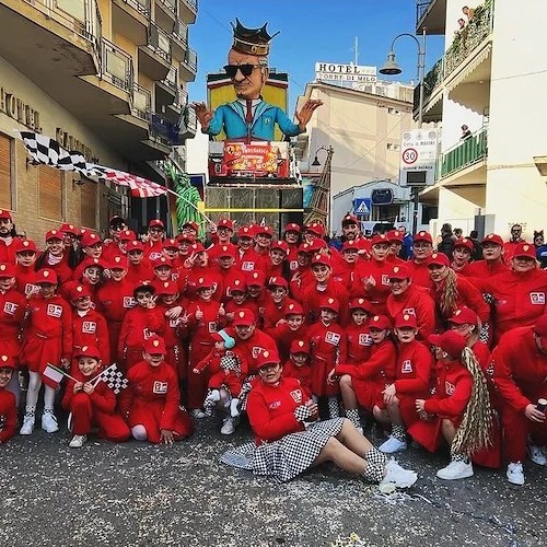 Il carro dedicato al mito di Enzo Ferrari e delle “rosse” vince il 50esimo Gran Carnevale di Maiori