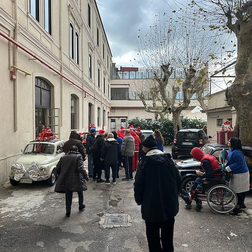 Il Club Vecchi Rombi porta doni ai bambini ricoverati all'Ospedale di Cava de’ Tirreni