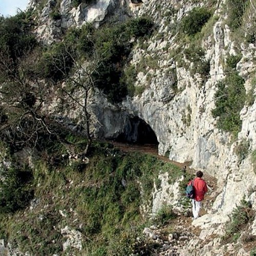 Accesso alla grotta
(Foto dell’Archivio del Centro di Cultura e Storia Amalfitana)