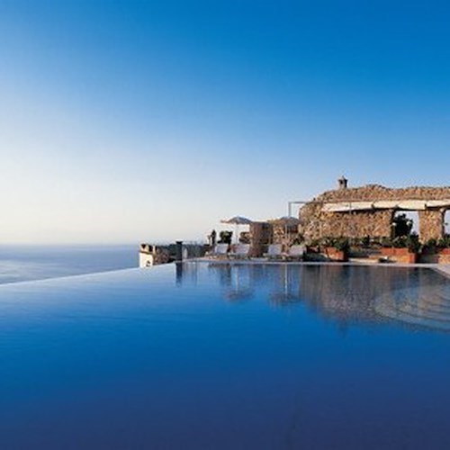 Il Vescovado L infinity pool del Caruso di Ravello tra le dieci