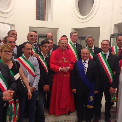 Il Cardinale Amato al centro dei sindaci della Costa d'Amalfi<br />&copy; Luigi Buonocore