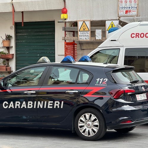 Carabinieri e Croce Rossa<br />&copy; Massimiliano D'Uva