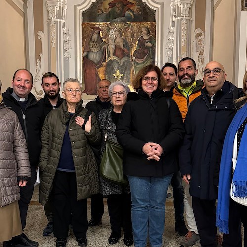 Don Danilo Mansi con le delegazioni di Positano e Montepertuso<br />&copy; Massimiliano D'Uva