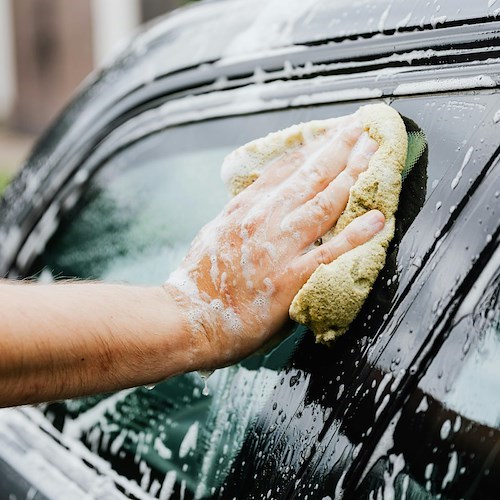 Vietato usare acqua potabile per lavare l'auto<br />&copy; Foto da Pexels