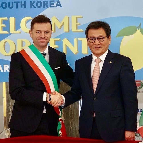 Il sindaco Massimo Coppola e il sindaco Kim Hong-kyu