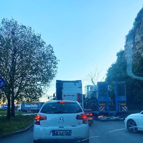 Traffico al porto di Salerno<br />&copy; Donato Pessolano