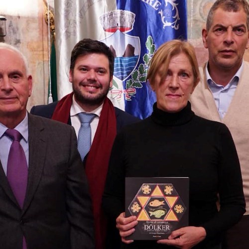 Aula consiliare gremita per la presentazione del libro Dölker a cento anni da Vietri sul Mare di Giorgio Napolitano
