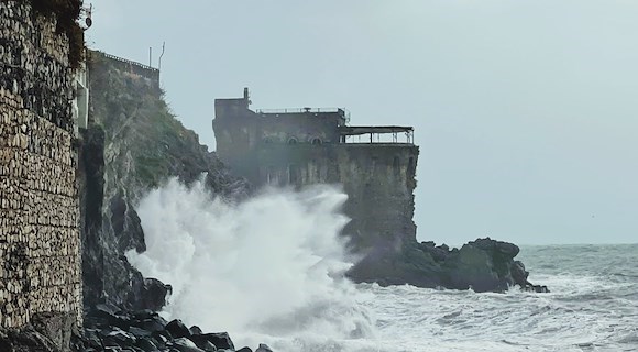 Nuova allerta meteo gialla: da stasera temporali, venti forti e mareggiate in arrivo su tutta la Campania