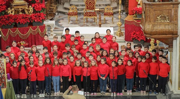 Positano, "Natale di Pace": gli studenti nella Chiesa di Santa Maria Assunta /foto