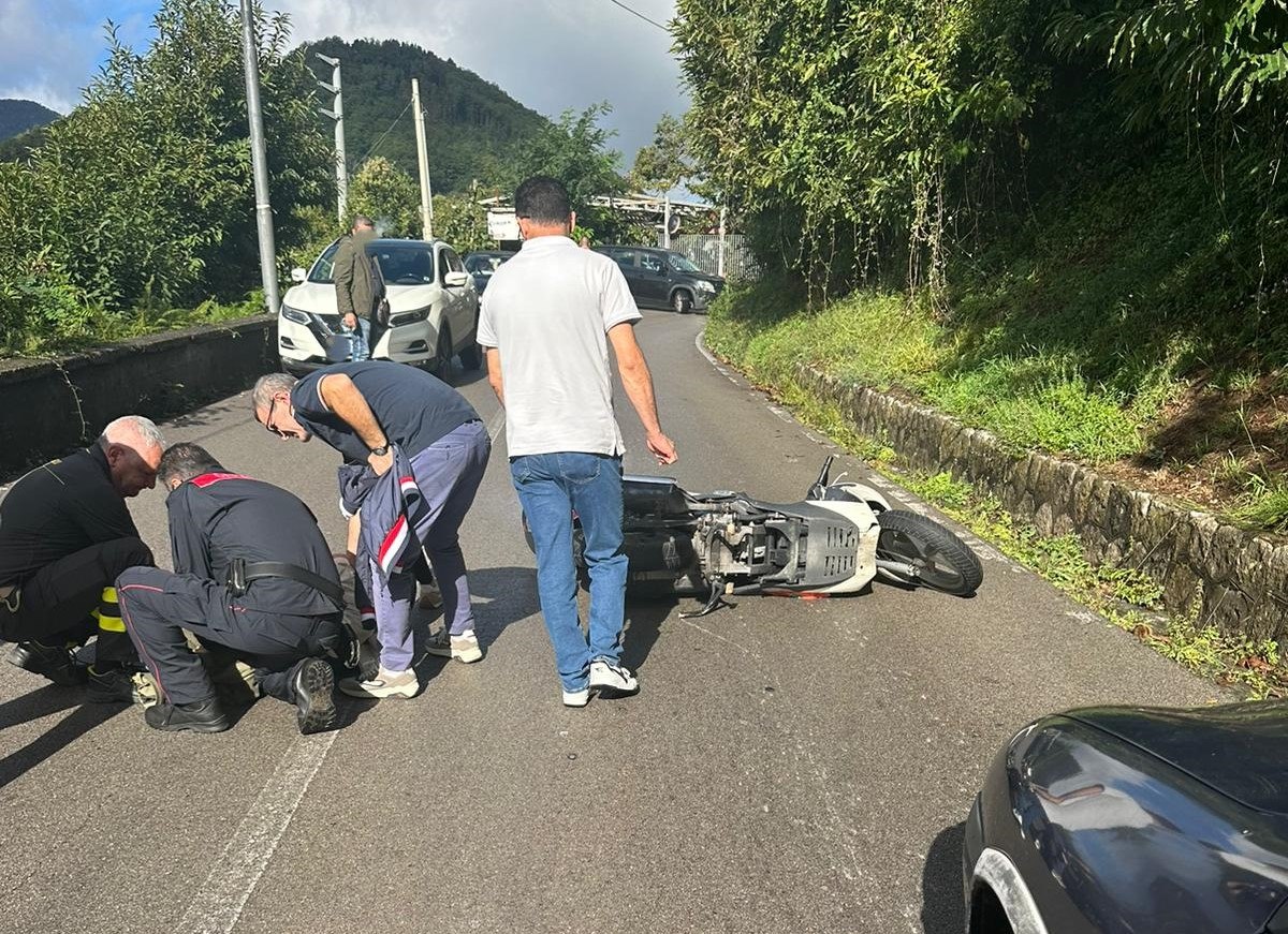 Il Vescovado Tramonti Donna Scivola Con Lo Scooter L Ambulanza Impiega Circa Minuti Ad