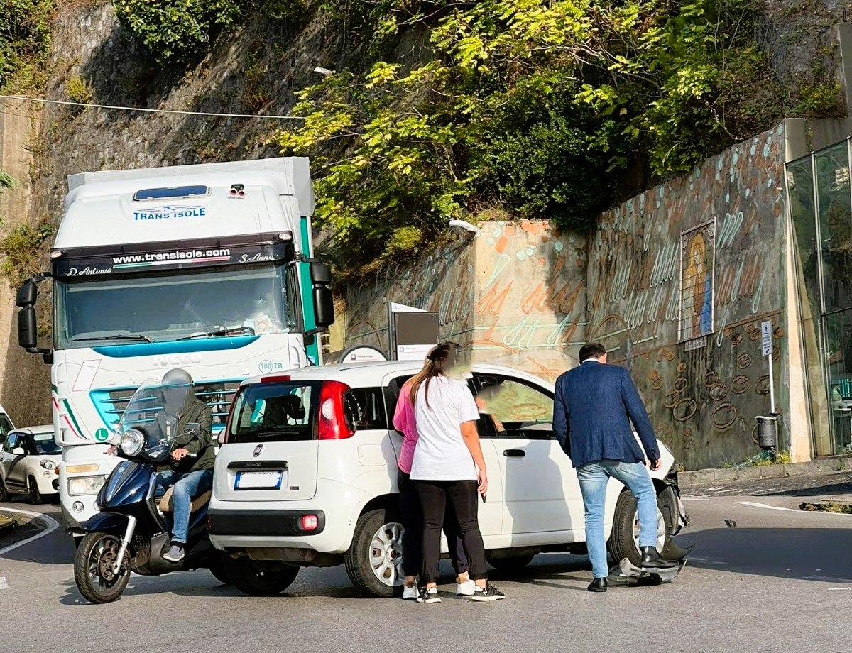 Il Vescovado Vietri Sul Mare Ennesimo Incidente Sulla Ex Ss